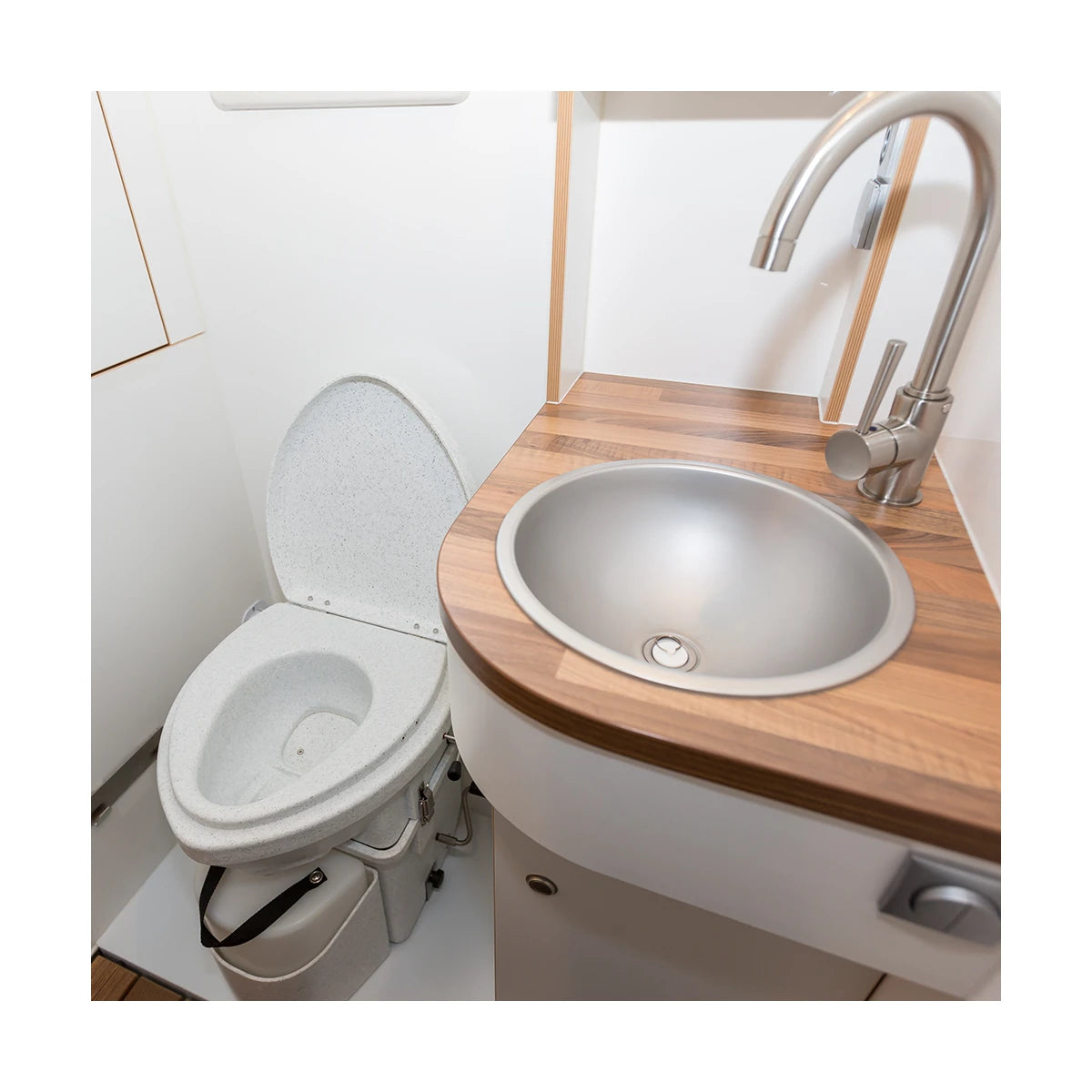 Toaleta cu compost Nature's Head® cu maner Tip „Paianjen” – pentru rulota, autorulota, camping sau camioane de expediție, 12V