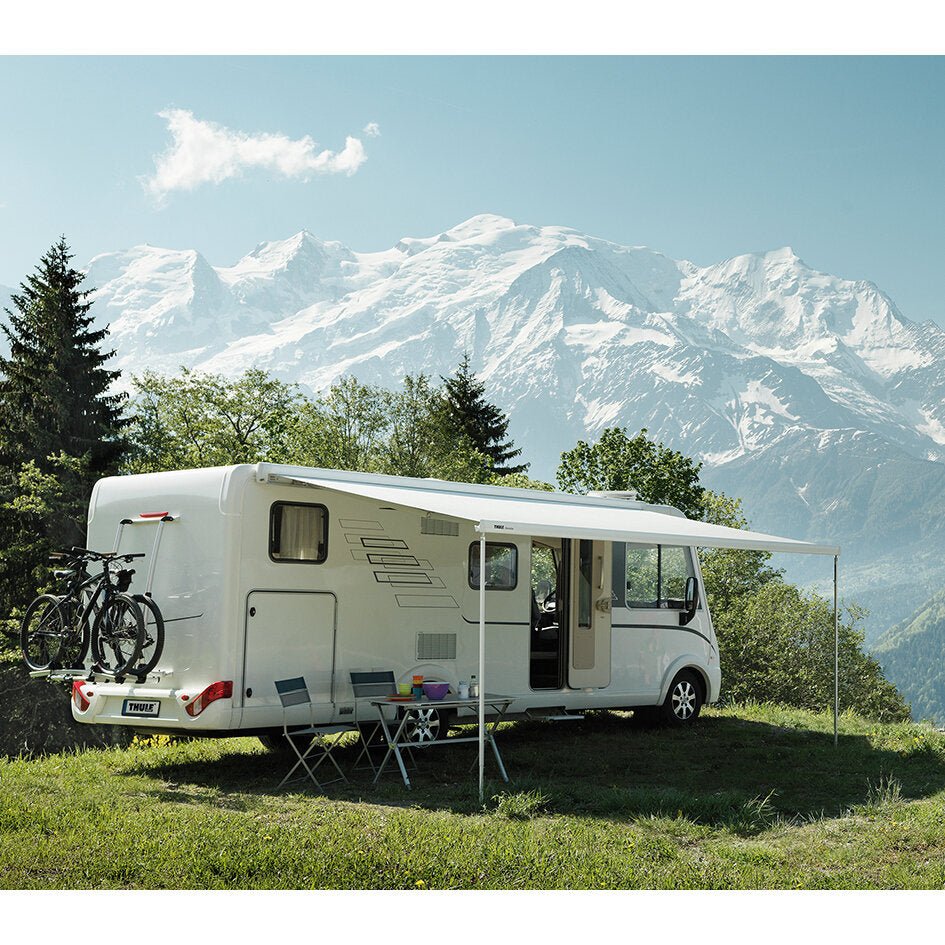 Marchiza Thule Omnistor 8000 cu motor, 230 volți, carcasă albă, panza gri - CampShop.ro