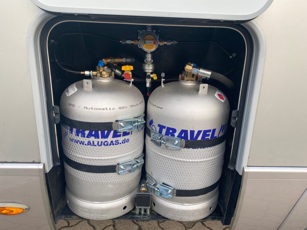 Rezervor GPL din aluminu, reincarcabil, Alugas Travel Mate – 11 Kg ( 27 litri ), cu multivalva si indicator umplere - CampShop.ro