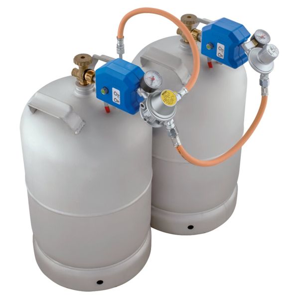Set regulator de gaz pentru doua butelii Caramatic SafeDrive Plus (DE), 30 mbar,FR/CH/BE - CampShop.ro