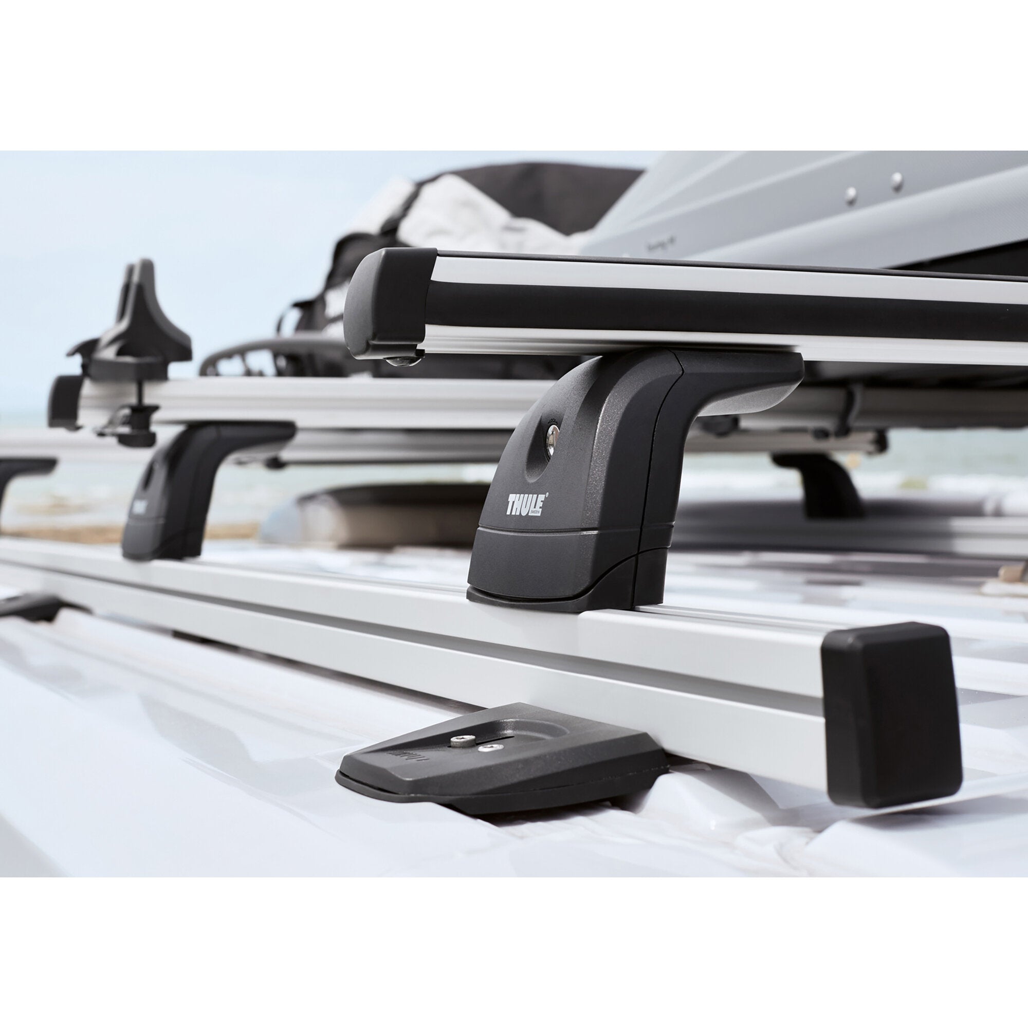 Șine transversale Thule pentru portbagaj de acoperiș, înălțime 15 cm - CampShop.ro