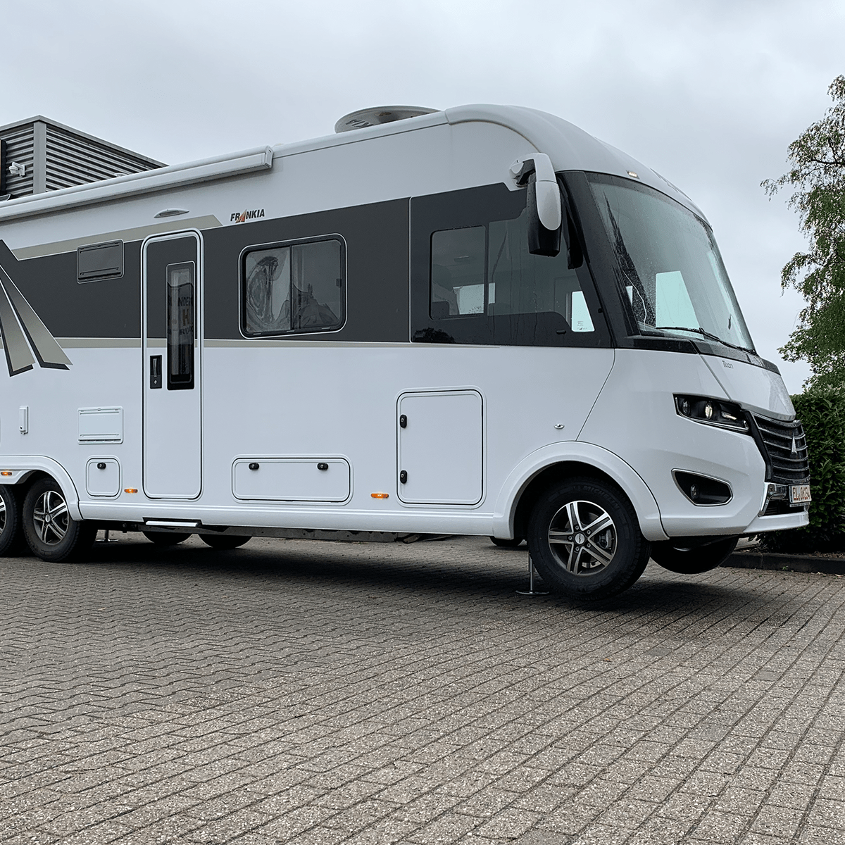 Sistem de calare hidraulic automat pentru autorulote și rulote - CampShop.ro