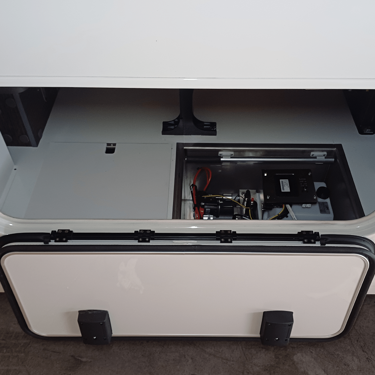 Sistem de calare hidraulic automat pentru autorulote și rulote - CampShop.ro