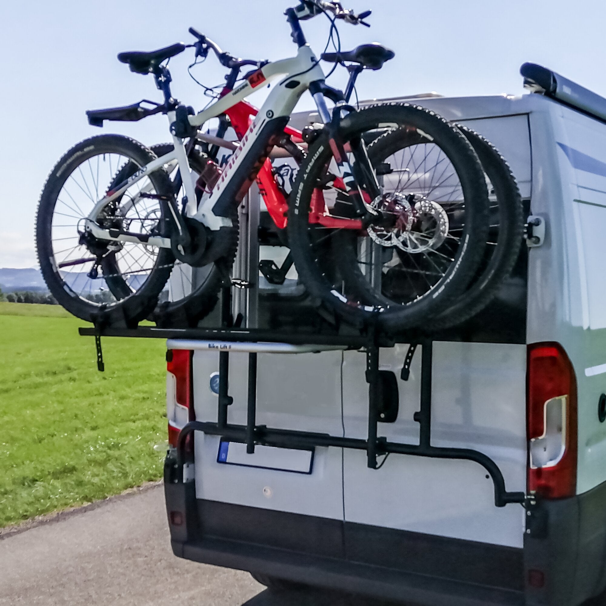 Suport elctric pentru biciclete electrice EuroCarry ( pentru Ducato/Jumper/Boxer - 2 biciclete) - CampShop.ro