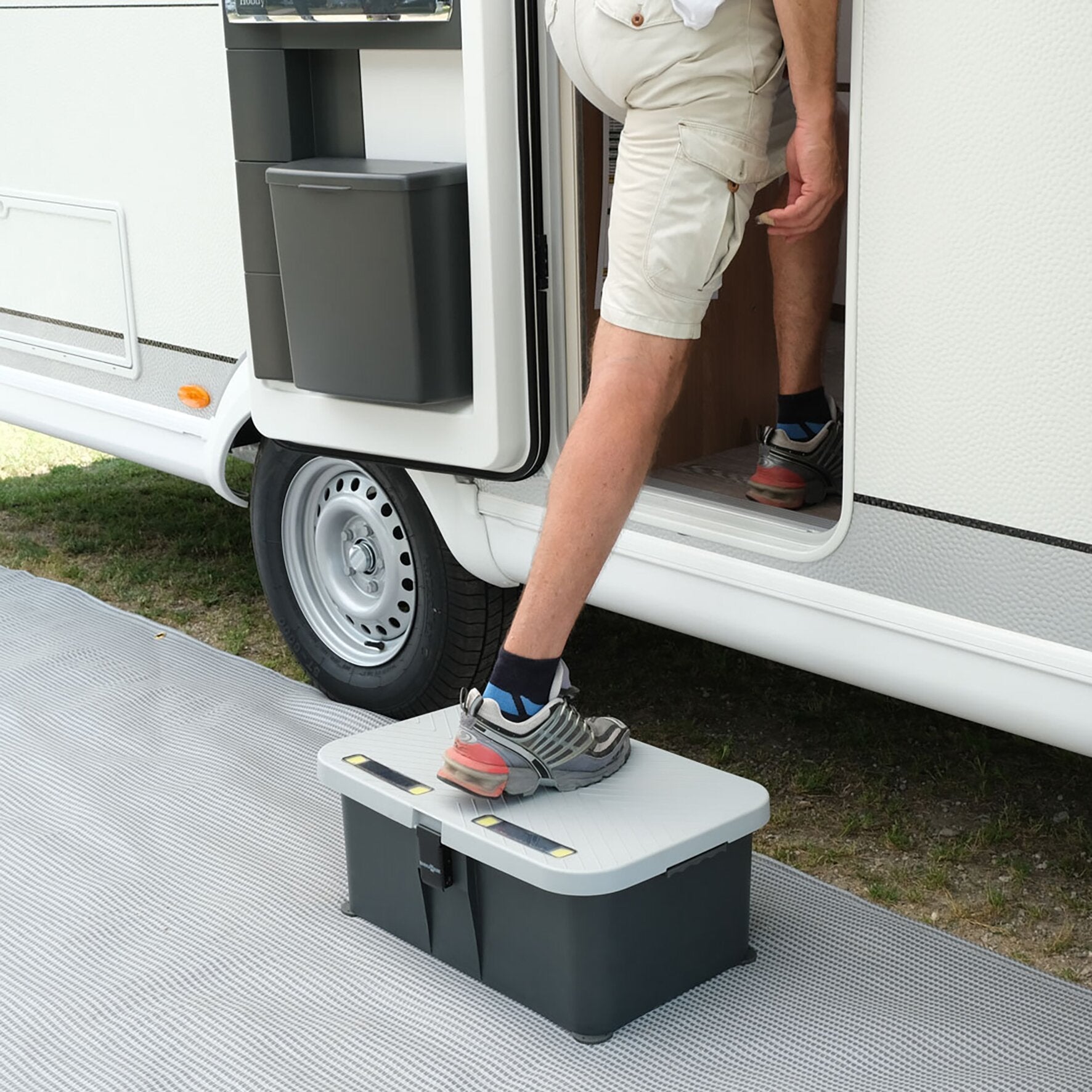 Treapta cu spatiu intern de depozitare BRUNNER Boxstep - CampShop.ro