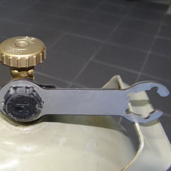 Unealtă tip cheie pentru butelie si regulatorul de gaz, Elefant - CampShop.ro