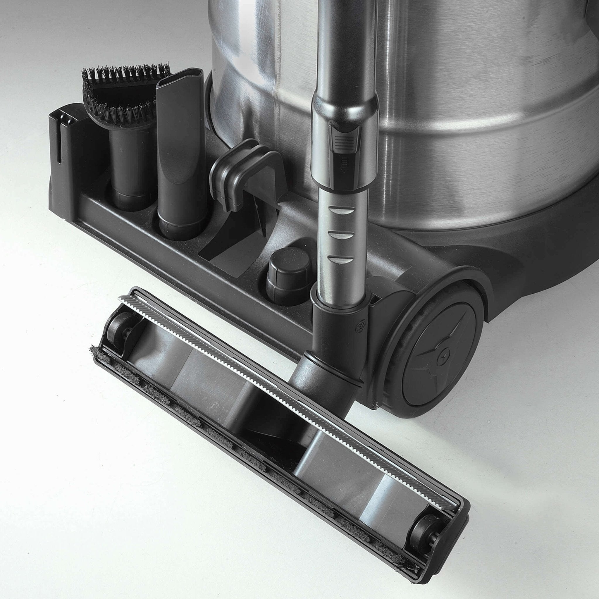 Aspirator umed/uscat pentru uz casnic, rulote si autorulote EUROM FORCE 1420S - CampShop.ro