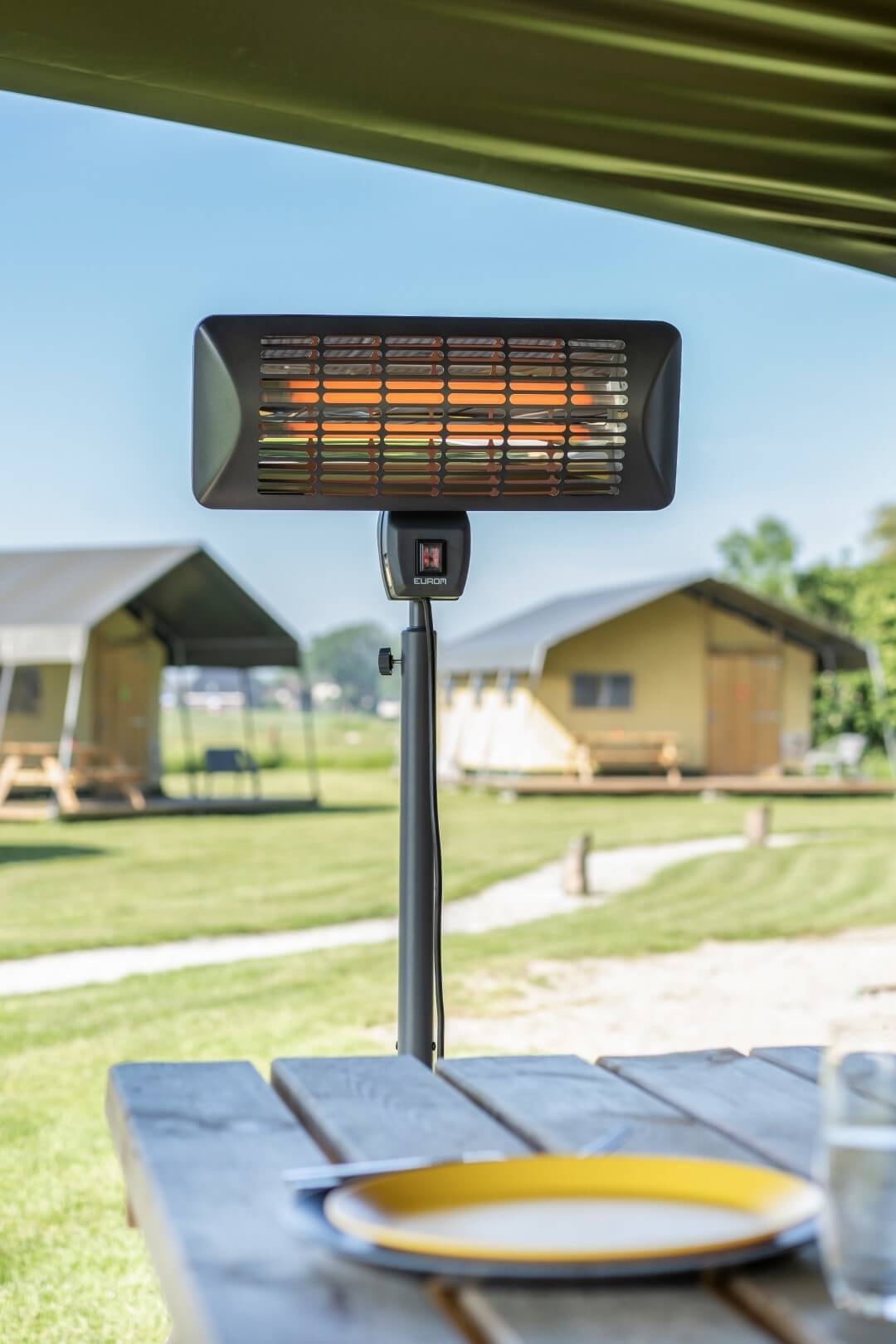 Incalzitor de terasa mobil, cu picior, Eurom Q-time 2000S - CampShop.ro