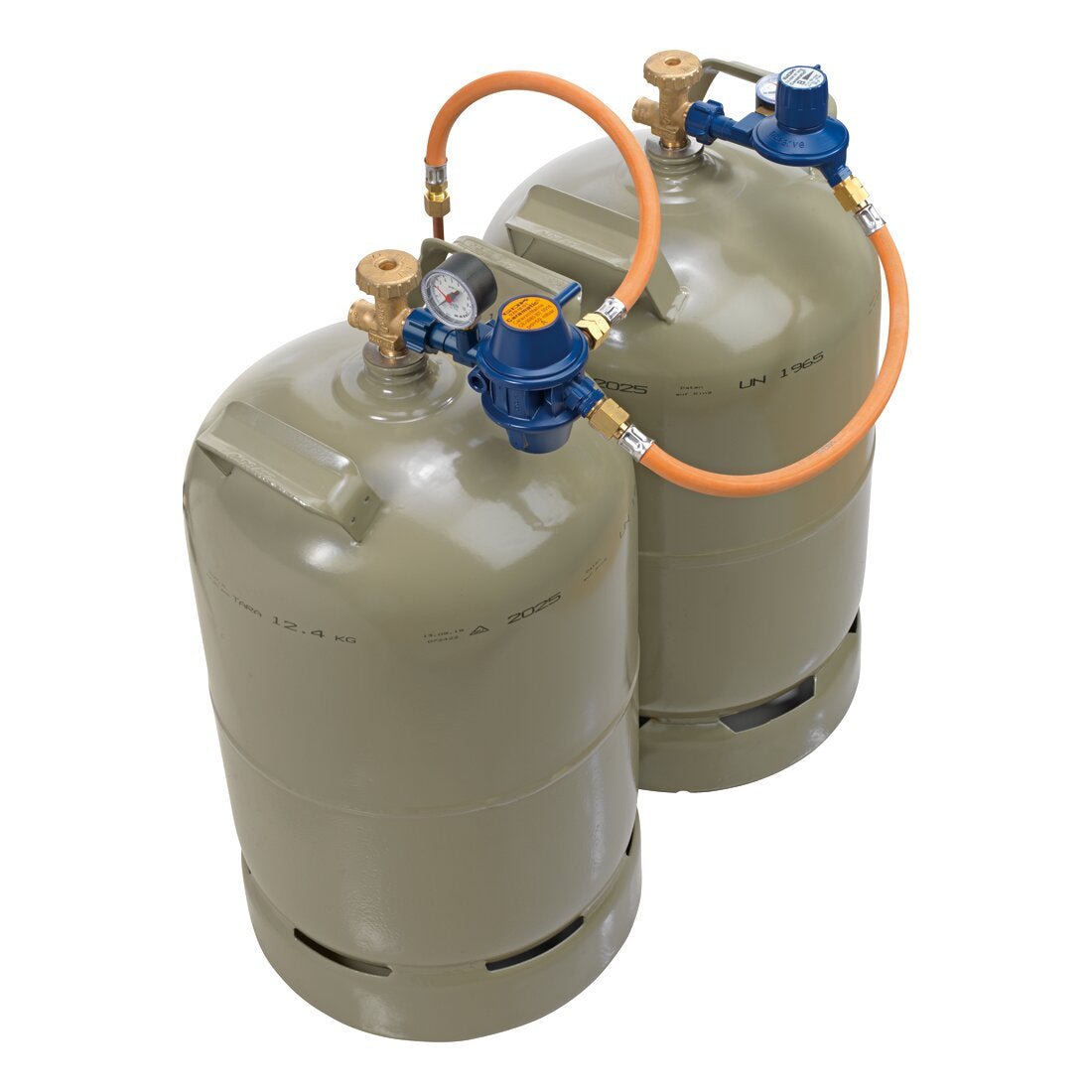 Sistem cu regulator de gaz pentru două butelii Caramatic BasicTwo 50 mbar 1,5 kg/h - CampShop.ro