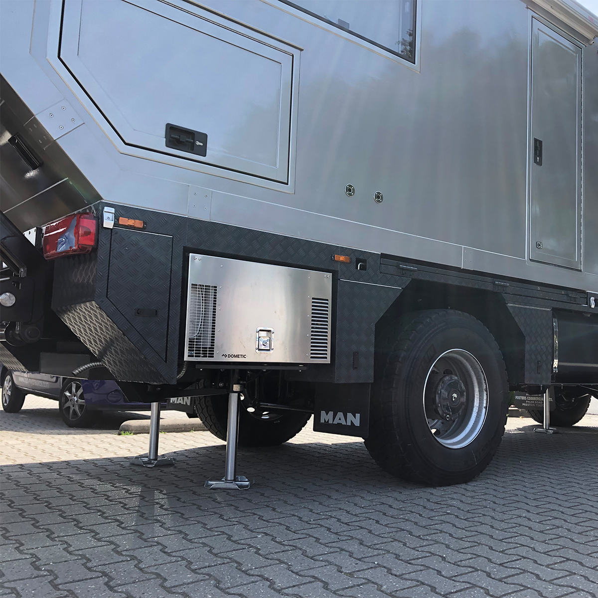 Sistem de calare hidraulic automat pentru autorulote și rulote