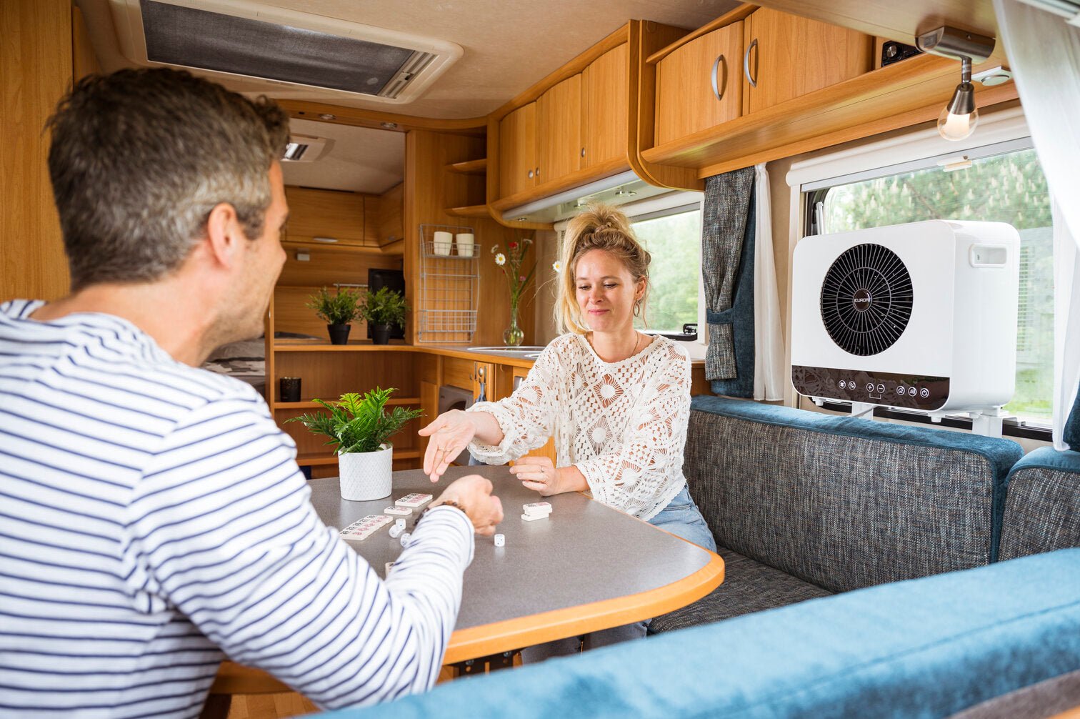 Aparat aer conditionat pentru rulote sau autorulote tip mini split, 4200 BTU, EUROM AC4201 - functie WiFi, EUROM - CampShop.ro