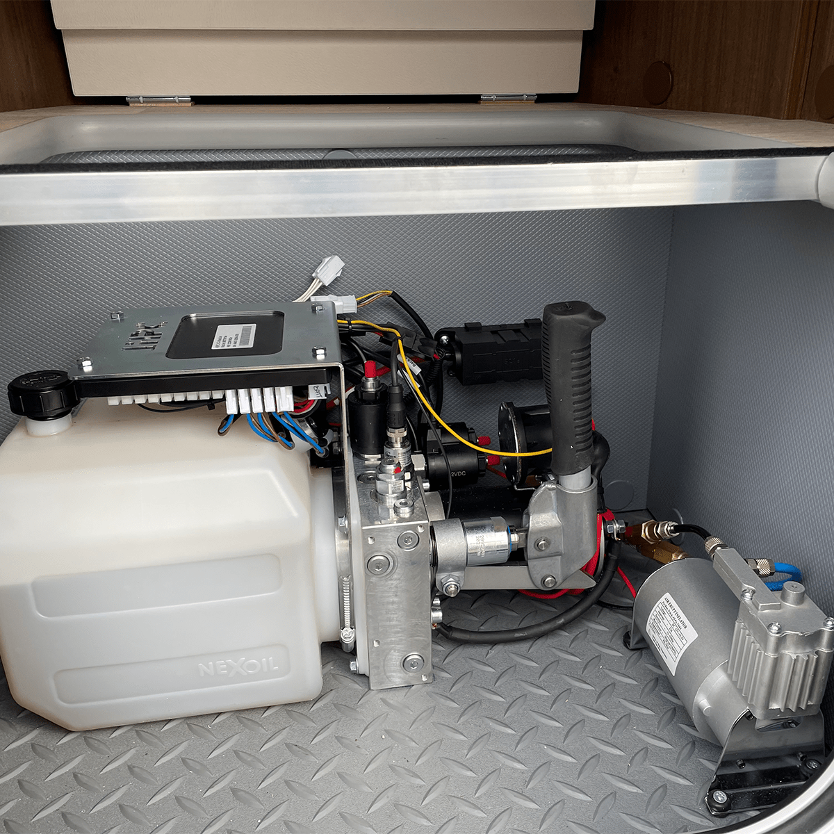 Sistem de calare hidraulic automat pentru autorulote și rulote - CampShop.ro