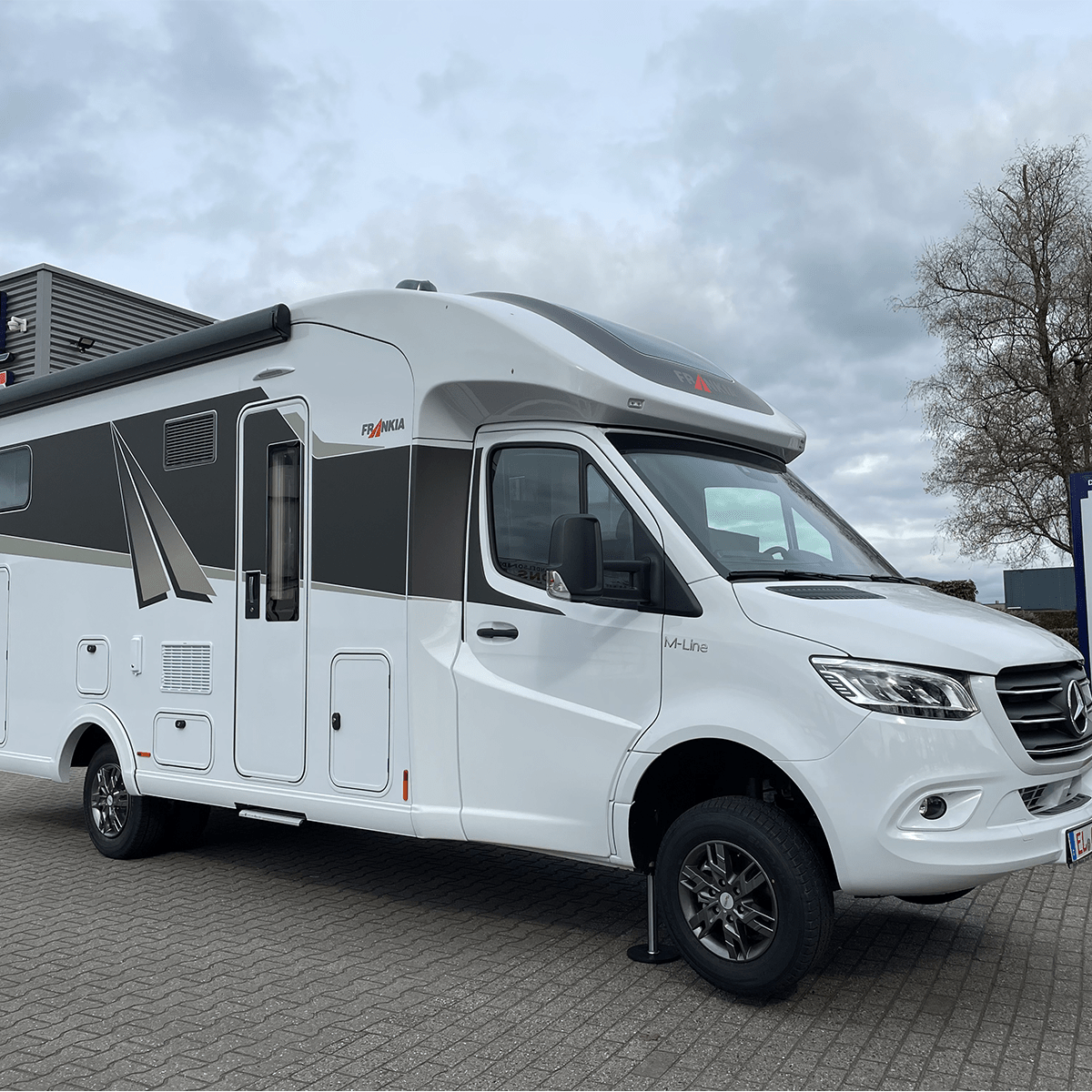 Sistem de calare hidraulic automat pentru autorulote și rulote - CampShop.ro