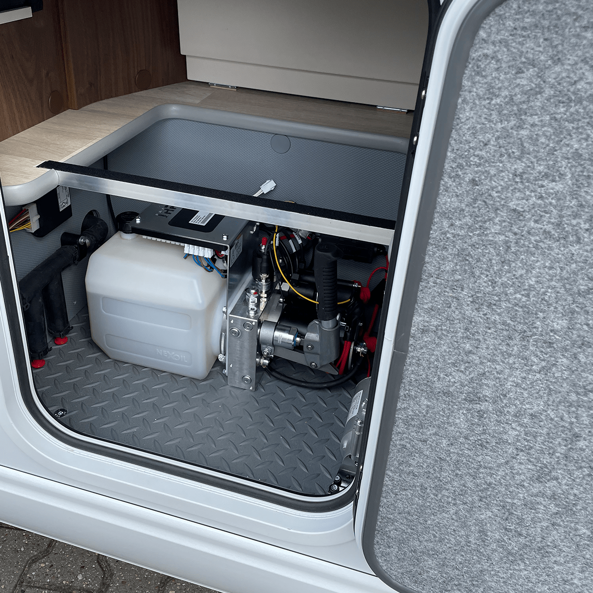 Sistem de calare hidraulic automat pentru autorulote și rulote - CampShop.ro