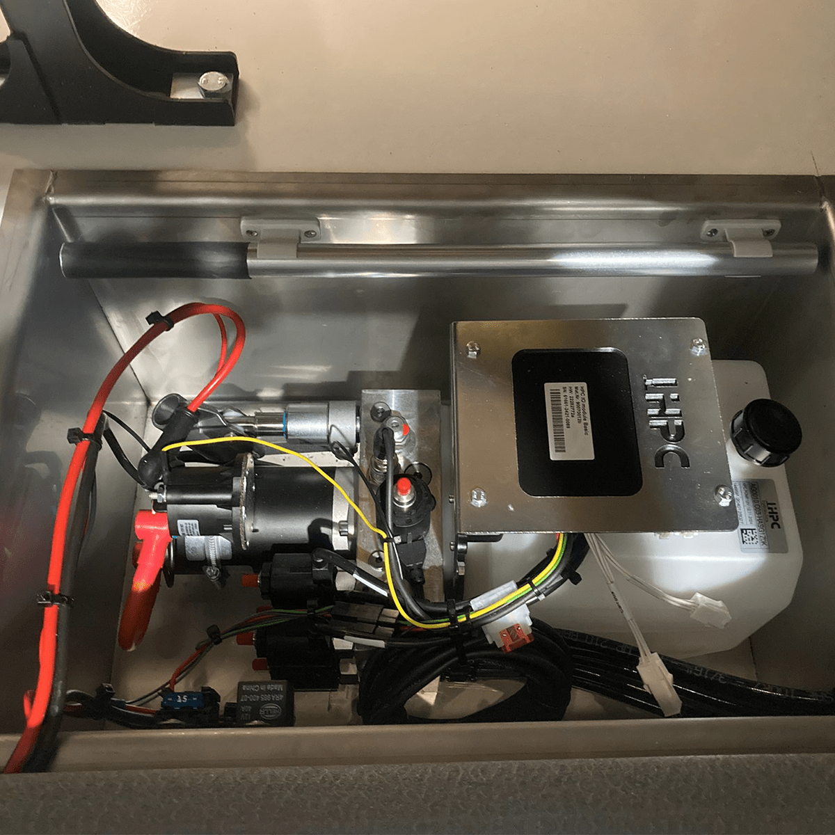 Sistem de calare hidraulic automat pentru autorulote și rulote - CampShop.ro